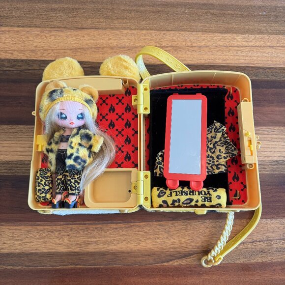 Na! Na! Na! 3-In-1 Backpack Bedroom Doll Playset with Jennel Jaguar, 6 Piece - Picture 2 of 6